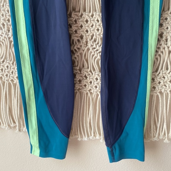 Athleta crunch, 7/8 tight XS, multi colored striped workout leggings - Picture 4 of 12